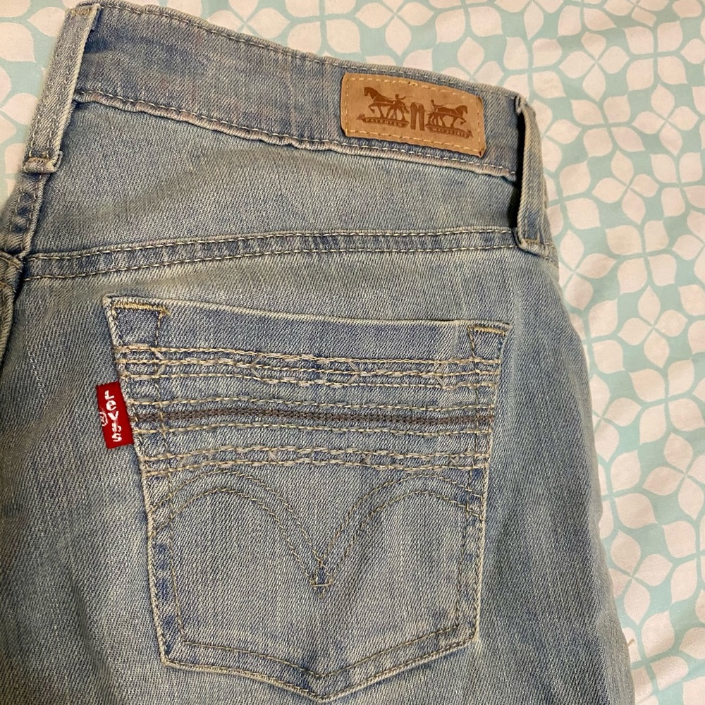 Levi’s Mid-rise light wash skinny jeans